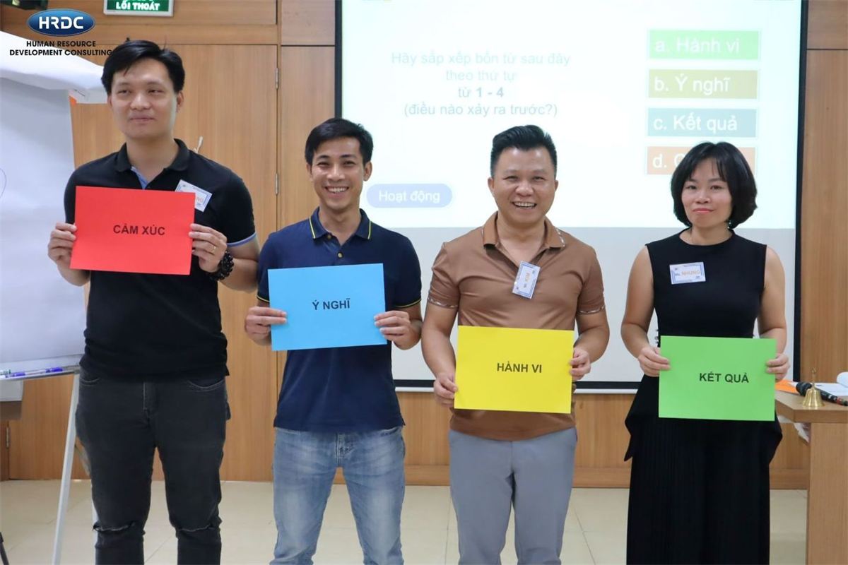 Học viên nhập vai trong bài thực hành