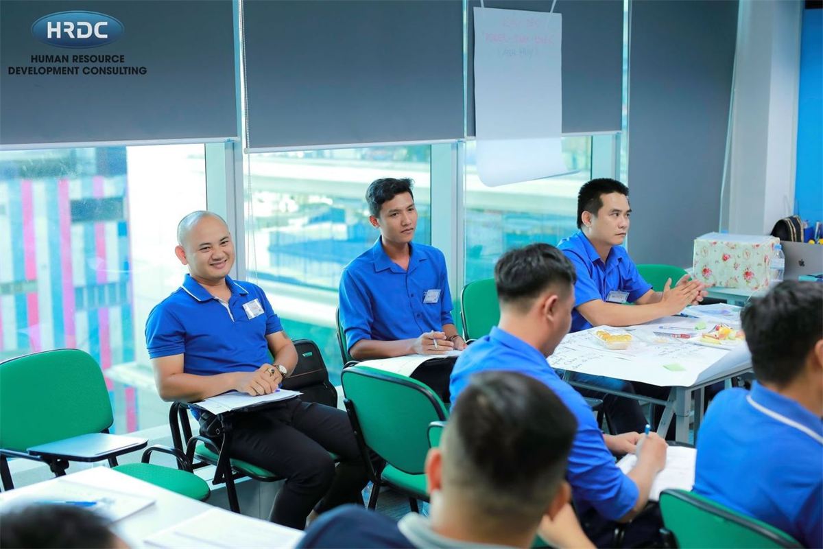 Học viên trẻ trong lớp học HRDC