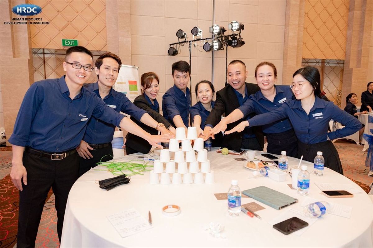 Học viên hoàn thành thử thách đội nhóm